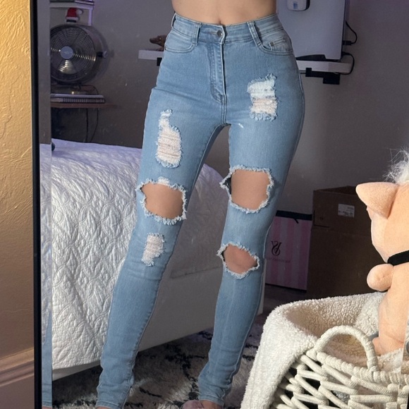FASHION NOVA RIPPED JEANS - Picture 2 of 4